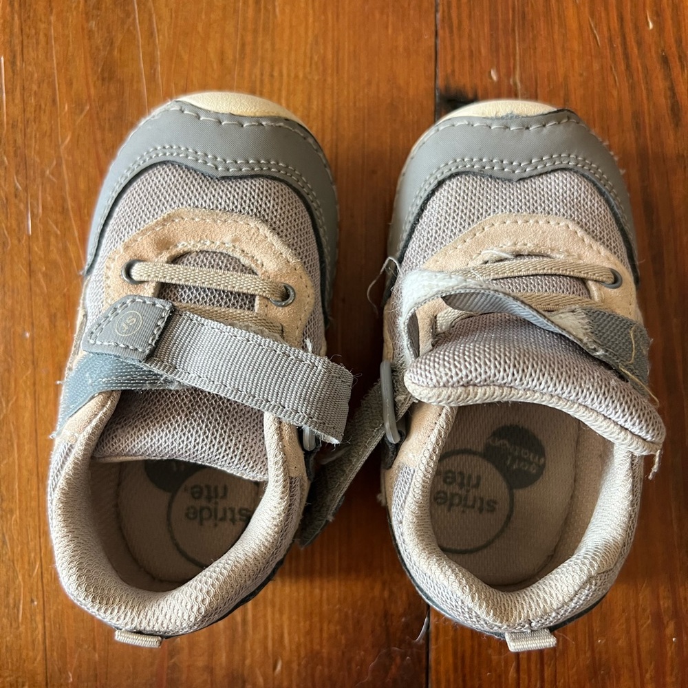 Stride rite toddler shoe 6w